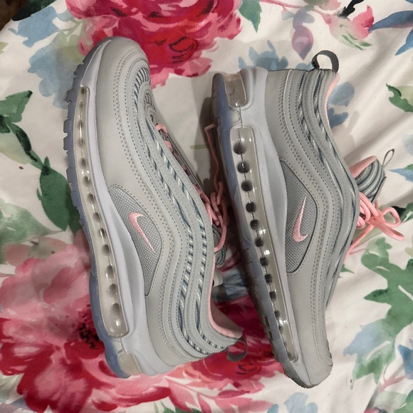 Ladies size 9 Air Max - Picture 1 of 5